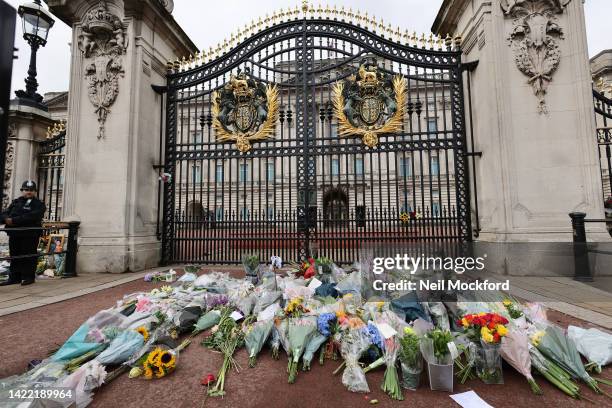General view of flowers at the gates of Buckingham Palace on September 09, 2022 in London, England. Elizabeth Alexandra Mary Windsor was born in...