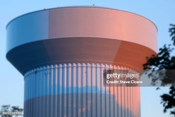 public water tower - water tower storage tank - fotografias e filmes do acervo