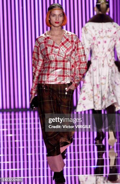 Lindsay Frimodt walks the runway during the John Galliano Ready to Wear Fall/Winter 2001-2002 fashion show as part of the Paris Fashion Week on March...