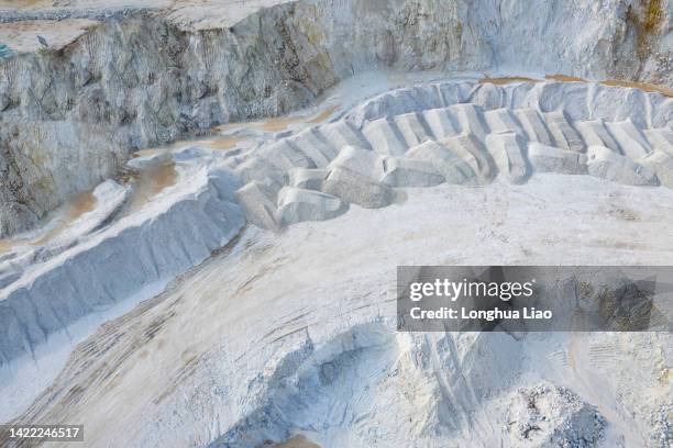 kaolin mine in mining - carbonate mineral imagens e fotografias de stock