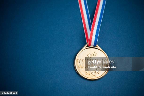 siegermedaille - abzeichen stock-fotos und bilder