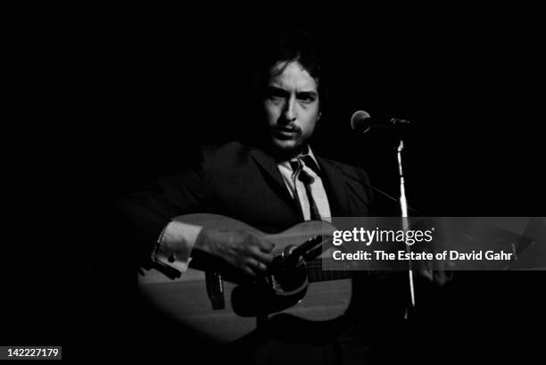 Bob Dylan performs at the Woody Guthrie Memorial Concert on January 20, 1968 at Carnegie Hall in New York City, New York.