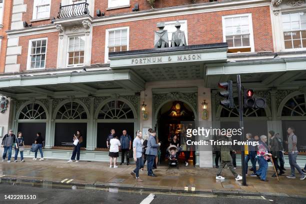 Tribute is seen with black windows at department store Fortnum & Mason for the late Queen Elizabeth II at Piccadilly Circus on September 09, 2022 in...