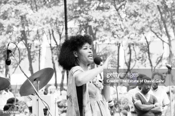 Jazz singer Abbey Lincoln performs on July 28, 1983 at Bryant Park in New York City, New York.