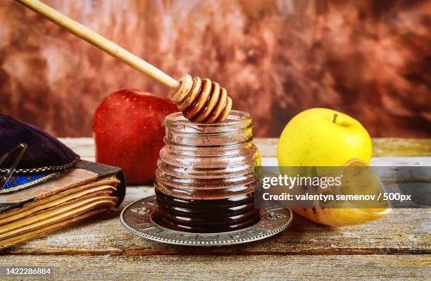 there are many traditional jewish symbols associated with rosh - shofar stock-fotos und bilder