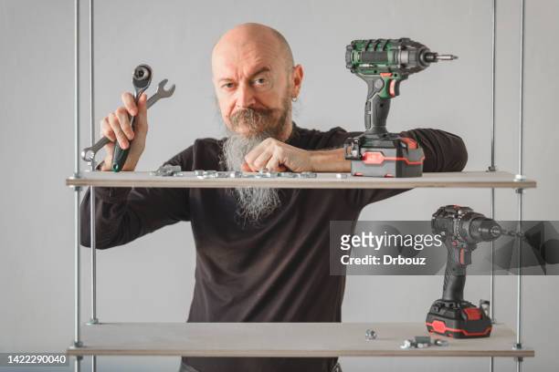 diy 50 years old guy posing by his work - 50 54 years stockfoto's en -beelden