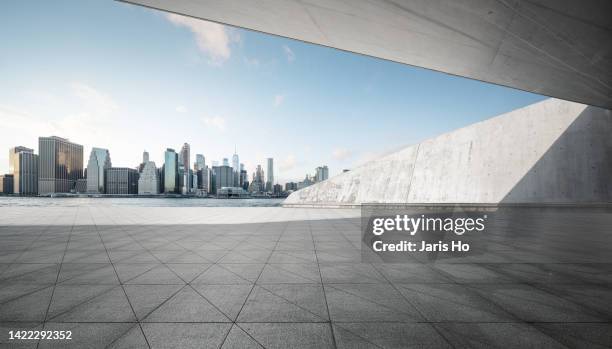 new york city parking lot - parete di cemento foto e immagini stock