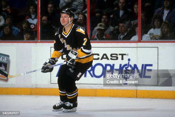 Joe Mullen of the Pittsburgh Penguins skates on the ice during an NHL game against the Philadelphia Flyers on February 13, 1994 at the Spectrum in...