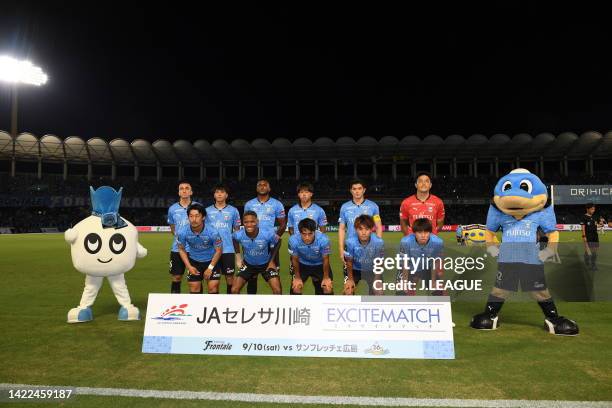 Kawasaki Frontaleplayers players line up for the team photos prior to during the J.LEAGUE Meiji Yasuda J1 29th Sec. Match between Kawasaki Frontale...