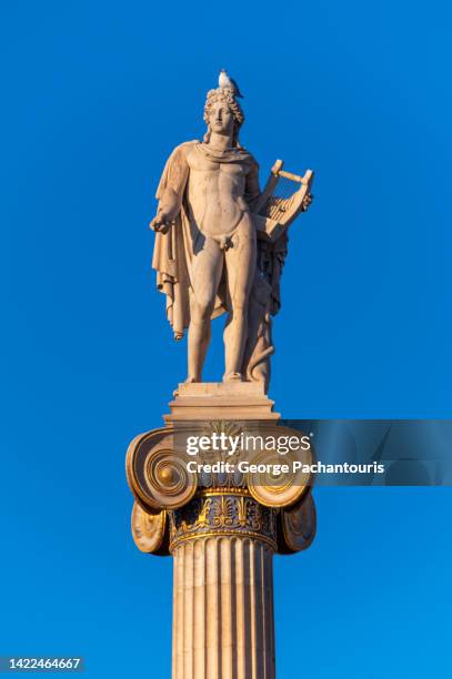 statue of god apollo and the clear blue sky - grécia antiga imagens e fotografias de stock