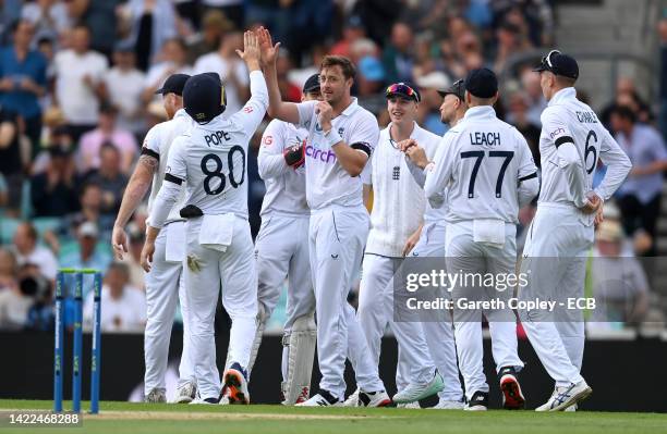 Ollie Robinson of England celebrates with teammates after dismissing Wiaan Mulder of South Africa during day three of the Third LV= Insurance Test...