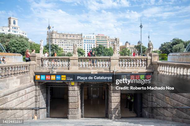 entrance to subway station in barcelona - catalonia square stock pictures, royalty-free photos & images