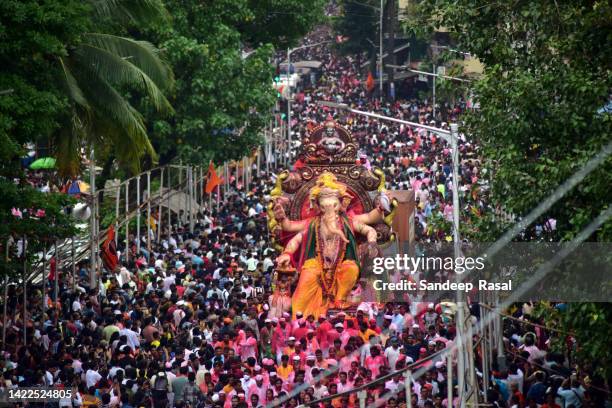 ganpati visarjan  (immersion) procession - ganpati visarjan stock pictures, royalty-free photos & images