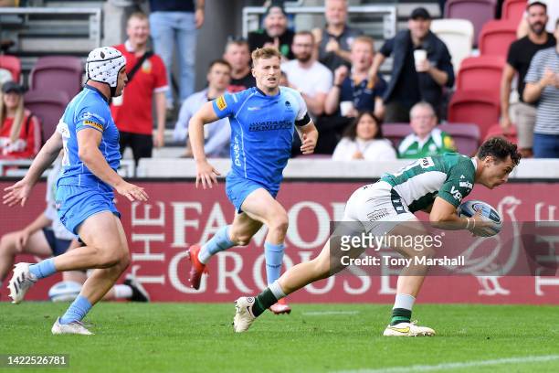 Henry Arundell of London Irish scores their teams fourth try during the Gallagher Premiership Rugby match between London Irish and Worcester Warriors...