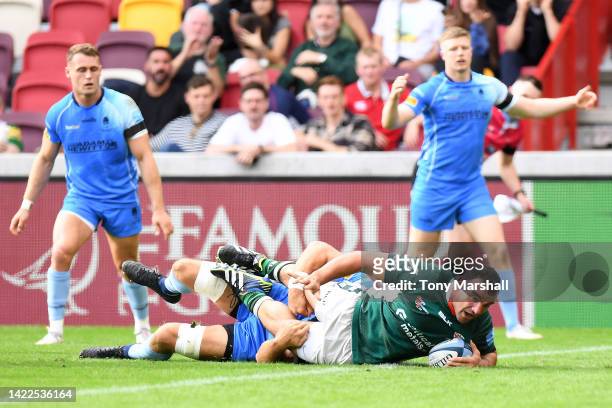 Agustin Creevy of London Irish scores their teams sixth try during the Gallagher Premiership Rugby match between London Irish and Worcester Warriors...