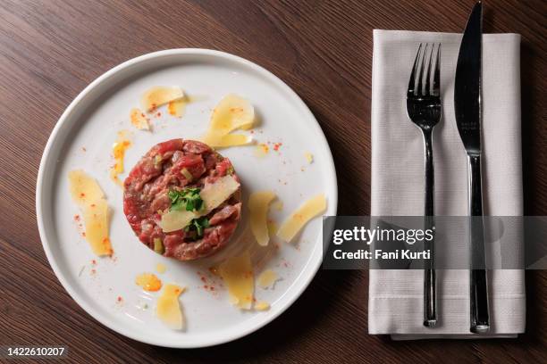 french steak tartare, raw meat dish - apple plate stock pictures, royalty-free photos & images