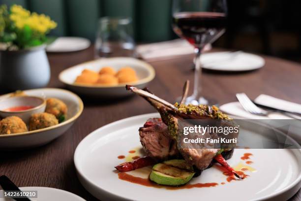 grilled lamb rib chops - lamb cutlets bildbanksfoton och bilder