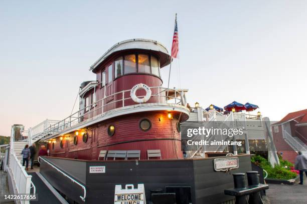 seafood restaurant in boothbay harbor - boothbay harbor stock pictures, royalty-free photos & images