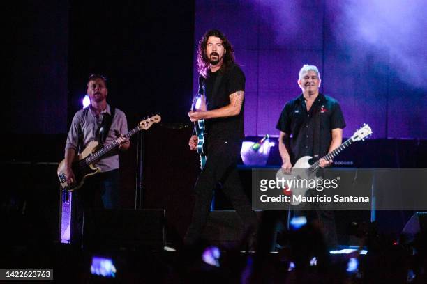 Singer Dave Grohl, Nate Mendel and Pat Smear member of the band Foo Fighters performs live on stage on January 23, 2015 in Sao Paulo, Brazil.