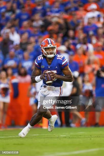 Anthony Richardson of the Florida Gators looks to pass during the 1st quarter of a game against the Kentucky Wildcats at Ben Hill Griffin Stadium on...