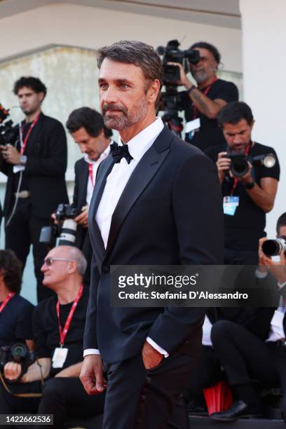 Raoul Bova attends the closing ceremony red carpet at the 79th Venice International Film Festival on September 10, 2022 in Venice, Italy.