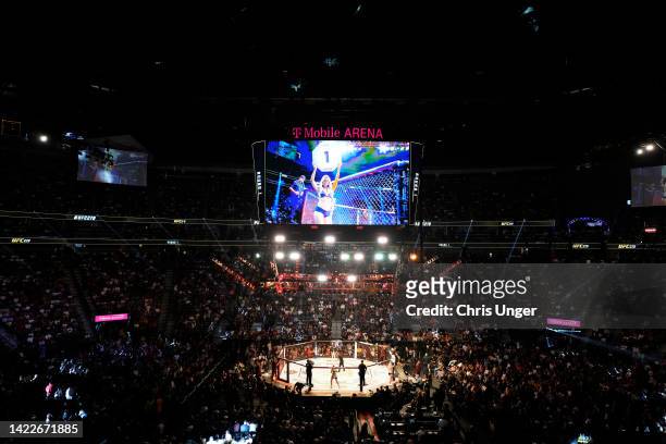 General view of the Octagon during the 140-pound catchweight fight between Irene Aldana of Mexico and Macy Chiasson during the UFC 279 event at...