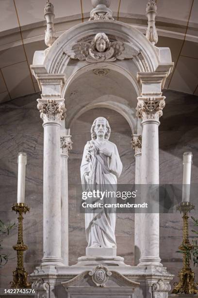 statue of a male saint in a catholic church - saint patrick stock pictures, royalty-free photos & images