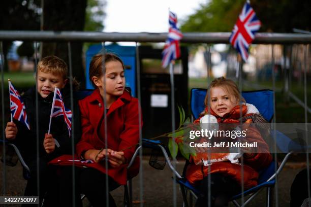 Children gather along the streets as they wait to view the cortege carrying the coffin of the late Queen Elizabeth II on September 11, 2022 in...