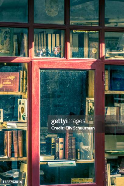 book shop in france - book shop stock pictures, royalty-free photos & images