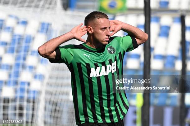 Davide Frattesi of US Sassuolo celebrates after scoring their team's first goal during the Serie A match between US Sassuolo and Udinese Calcio at...