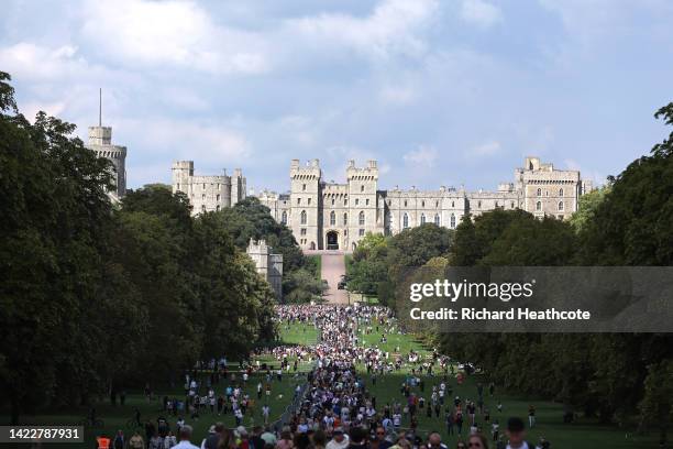 Crowds of public gather on the Long Walk at Windsor Castle on September 11, 2022 in Windsor, England. Elizabeth Alexandra Mary Windsor was born in...