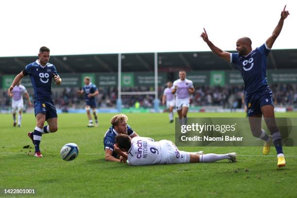 Gus Warr of Sale Sharks celebrates after scoring their side's first try whilst under pressure from Alex Mitchell of Northampton Saints during the...