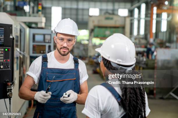 Manual Worker Milling Machine Operator Photos and Premium High Res ...