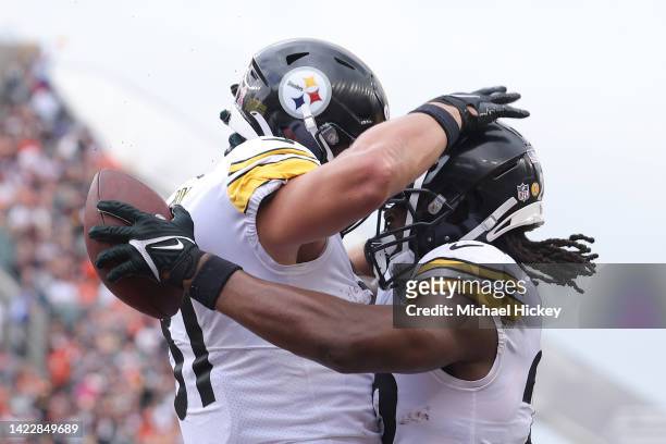 Tight end Zach Gentry of the Pittsburgh Steelers celebrates with running back Najee Harris of the Pittsburgh Steelers after a touchdown during the...