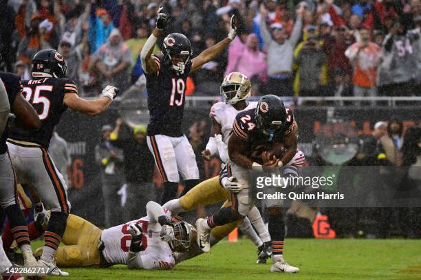 Running back Khalil Herbert of the Chicago Bears runs for a touchdown over linebacker Azeez Al-Shaair of the San Francisco 49ers during the fourth...