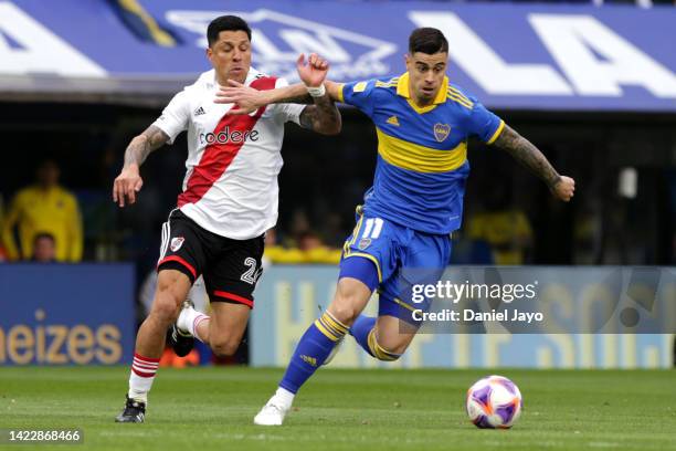 Enzo Pérez of River Plate battles for possession with Martín Payero of Boca Juniors during a match between Boca Juniors and River Plate as part of...