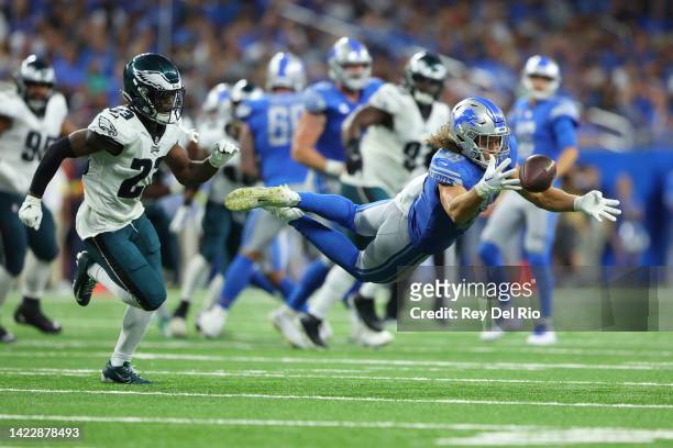 Hockenson of the Detroit Lions makes a reception during the third quarter for a first down against the Philadelphia Eagles at Ford Field on September...