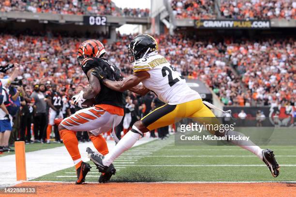 Wide receiver Ja'Marr Chase of the Cincinnati Bengals catches a touchdown pass in front of cornerback Ahkello Witherspoon of the Pittsburgh Steelers...