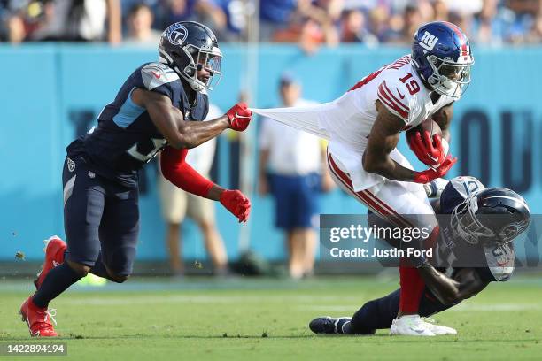 Safety Kevin Byard of the Tennessee Titans and cornerback Roger McCreary of the Tennessee Titans tackle wide receiver Kenny Golladay of the New York...