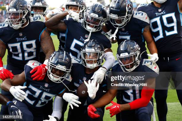 Safety Amani Hooker of the Tennessee Titans celebrates with teammates after an interception during the fourth quarter against the New York Giants at...