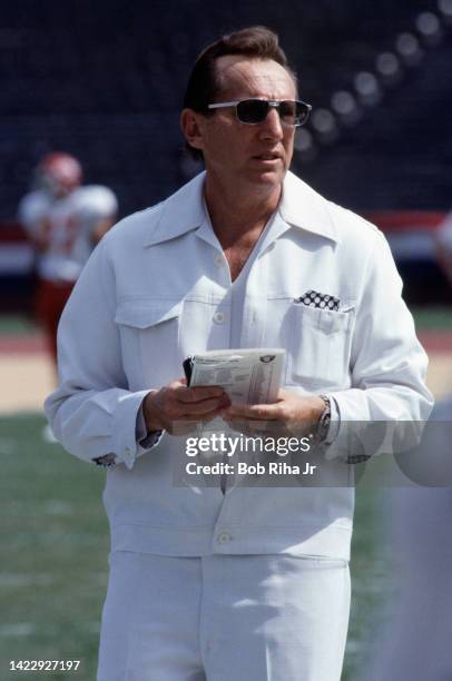 Los Angeles Raiders Owner Al Davis cheers from the sidelines during San Francisco 49'ers game against Los Angeles Raiders, August 6, 1983 in Los...