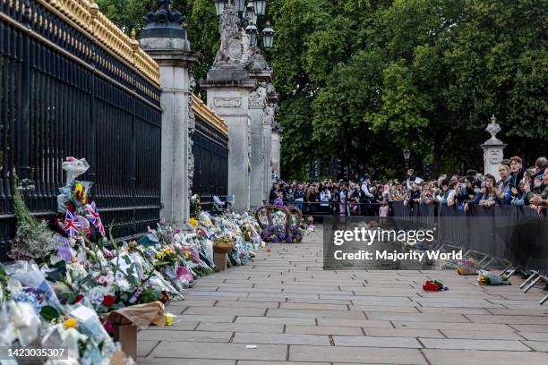 London, United Kingdom, 9th September 2022, a large number of people have gathered to lay floral tributes at the gates of the Buckingham Palace as...