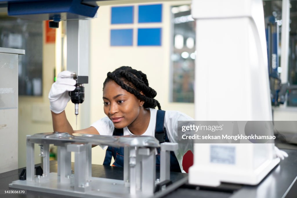 Inspector using High precision 3D optical robot arm to measure the physical geometrical characteristics of an object.