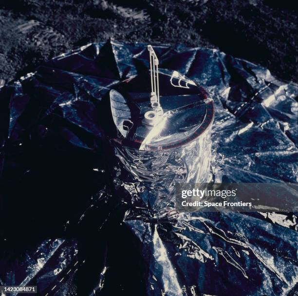 Simic Experiments 11 Passive Seismic Experiments Package Stock Photos, High-Res Pictures ...