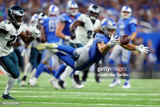 Hockenson of the Detroit Lions makes a reception for a first down against the Philadelphia Eagles during the third quarter at Ford Field on September...