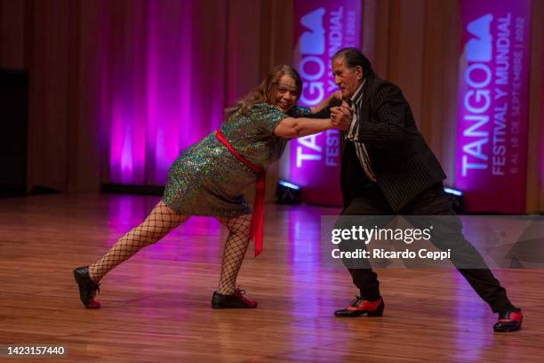 Julio Mauricio Grimberg Ureta and Maria Magdalena Martinez Denis, from Montevideo, Uruguay, take part in the competition during Buenos Aires...