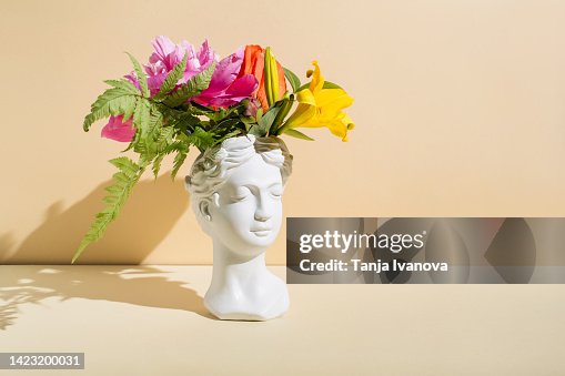 Retro head sculpture with flowers on beige background. Creative positive thinking concept. Minimal Mental Health Awareness Month. Psychology, emotional wellness, progress, flowering, Work on yourself idea Retro head sculpture with flowers on beige background. Creative positive thinking concept. Minimal Mental Health Awareness Month. Psychology, emotional wellness, progress, flowering, Work on yourself idea