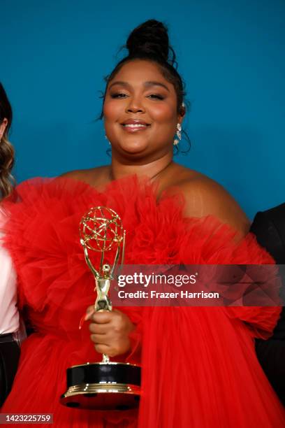 Outstanding Performance Award Photos and Premium High Res Pictures ...