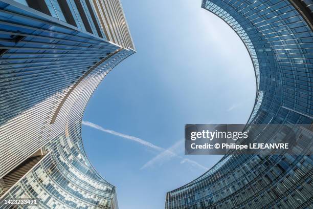 modern curved glass buildings against clear blue sky - china abstract photos et images de collection