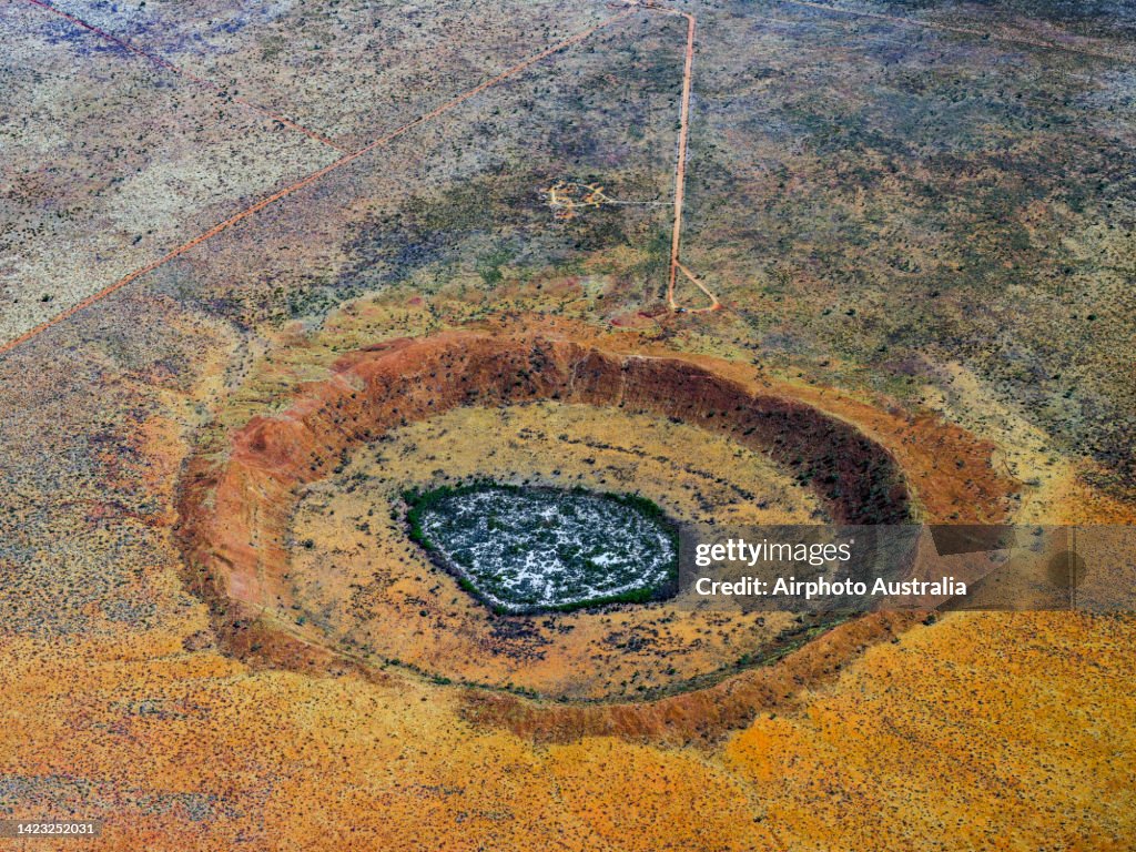 Mt Rite Wolf Creek Meteorite Crater High-Res Stock Photo - Getty Images
